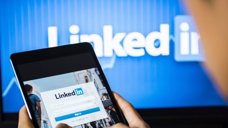 7 Effective Ways to Engage and Retain Your LinkedIn Followers